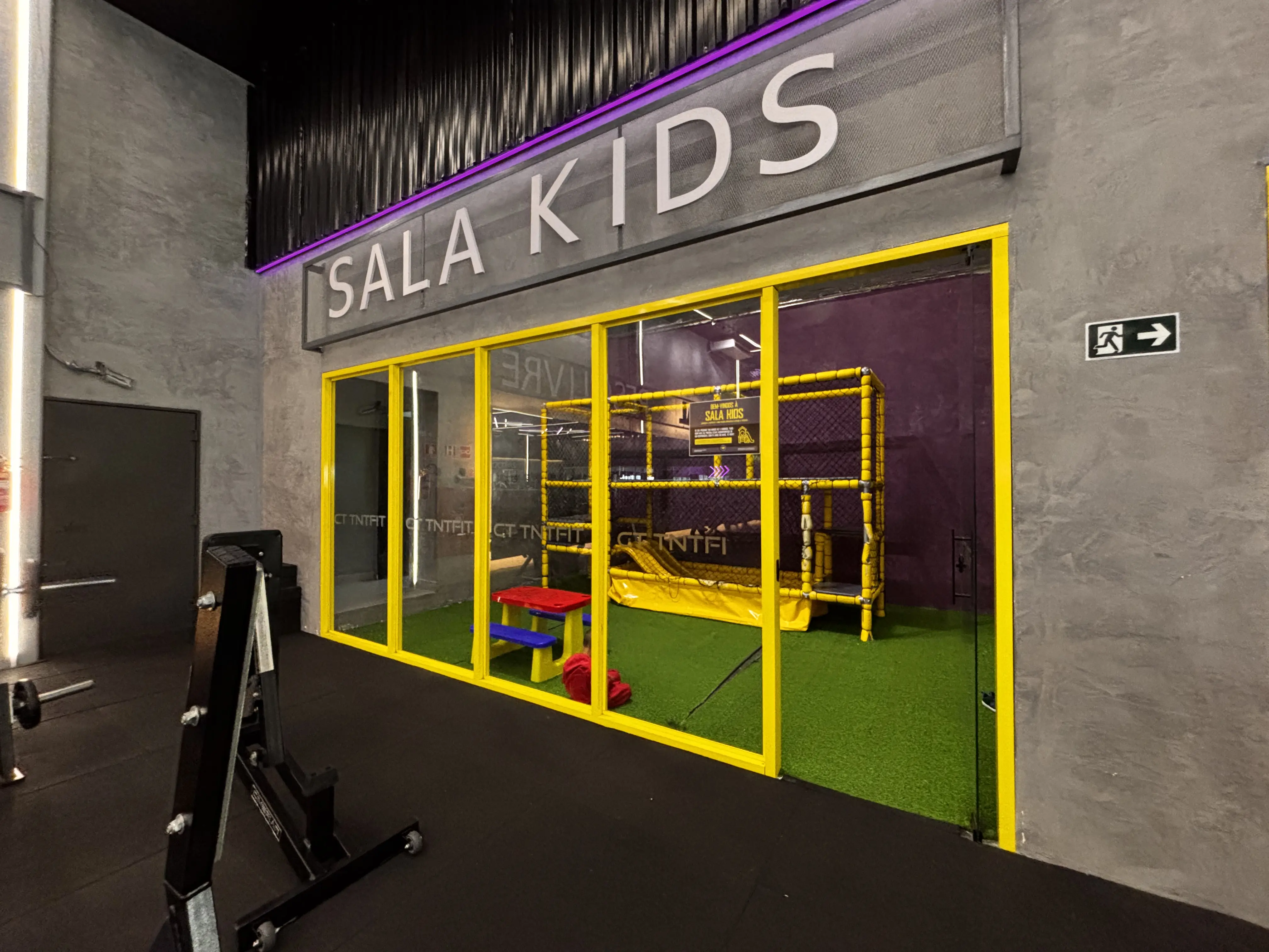Sala Kids supervisionada da TNTFIT